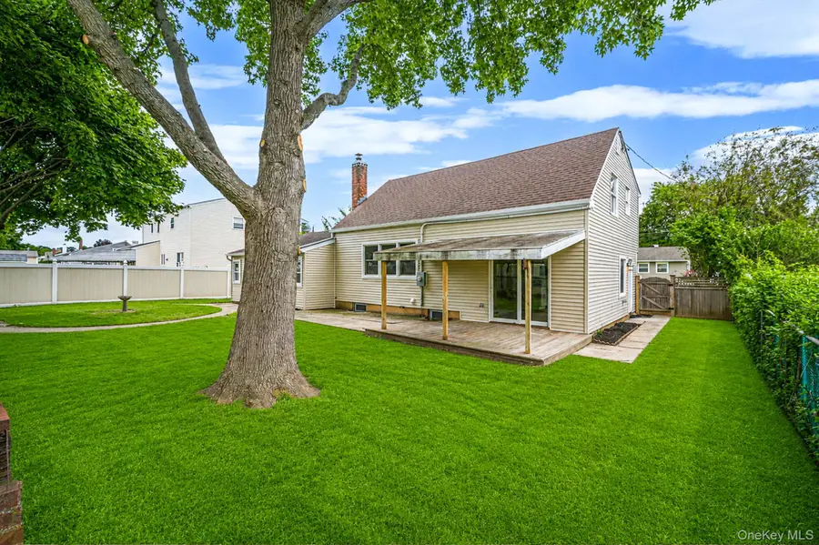 532 French Avenue, North Babylon, NY 11703 - #3