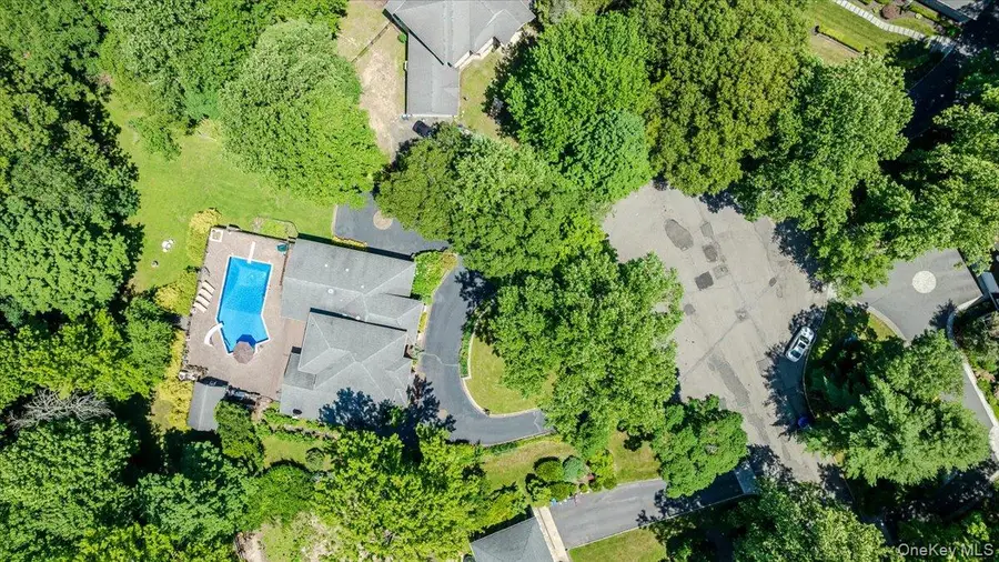 5 Jacquelyn Court, Dix Hills, NY 11746 - #3