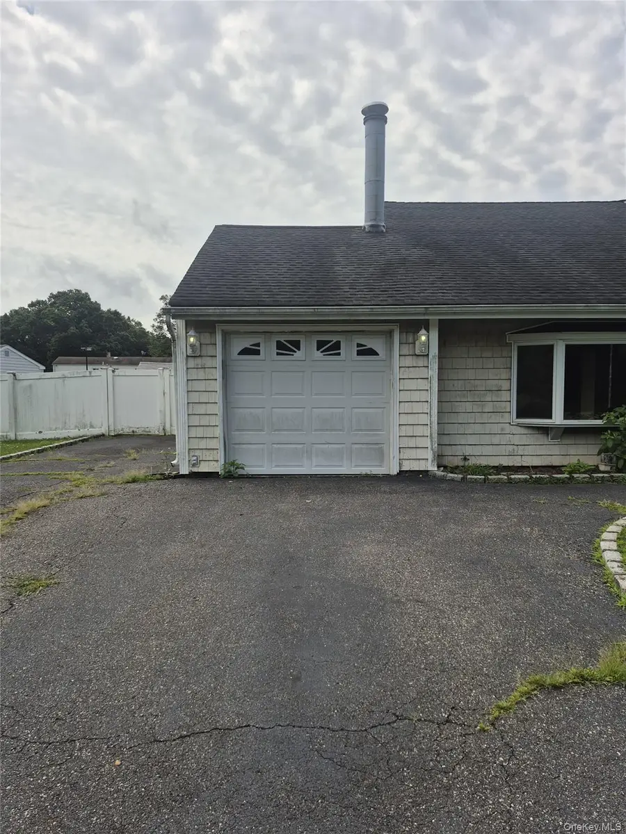 2 Wendy Road, Coram, NY 11727 - #3