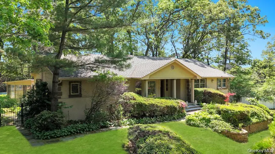 28 Penn Drive, Dix Hills, NY 11746 - #2