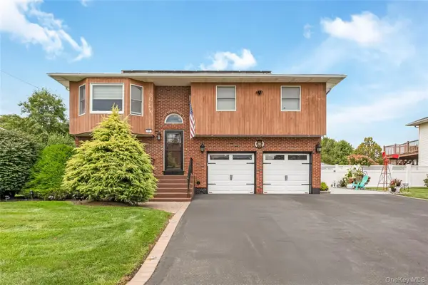 17 E Lincoln Avenue, Massapequa, NY 11758