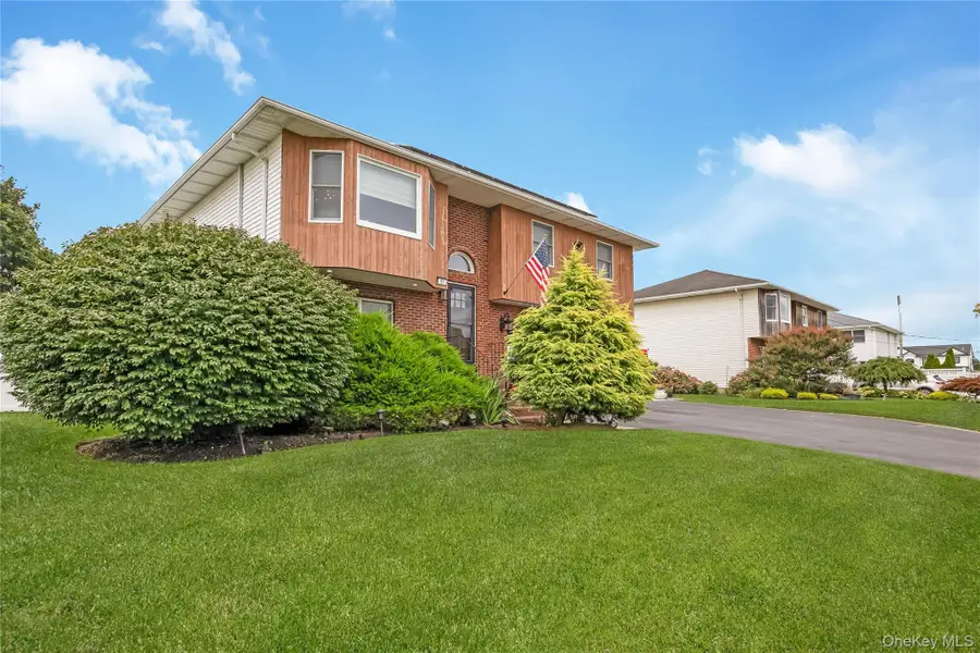 17 E Lincoln Avenue, Massapequa, NY 11758 - #2