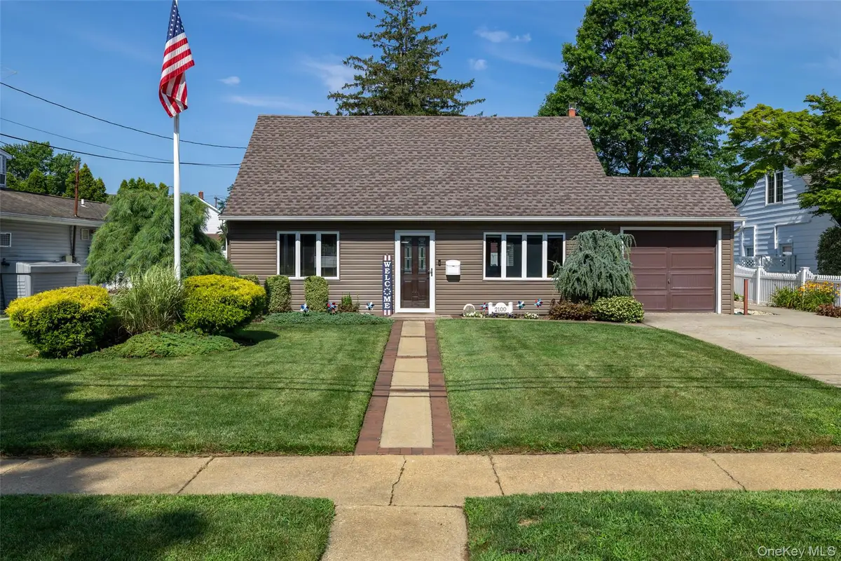 2100 North Drive, Seaford, NY 11783 - #1