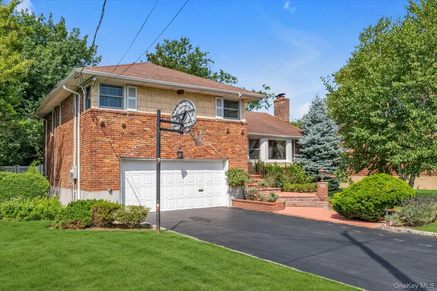 902 Preston Road, East Meadow, NY 11554 - #2