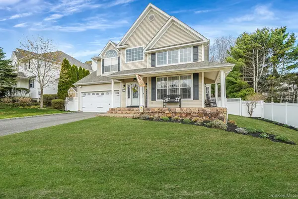 52 Shady View Crossing, Manorville, NY 11949