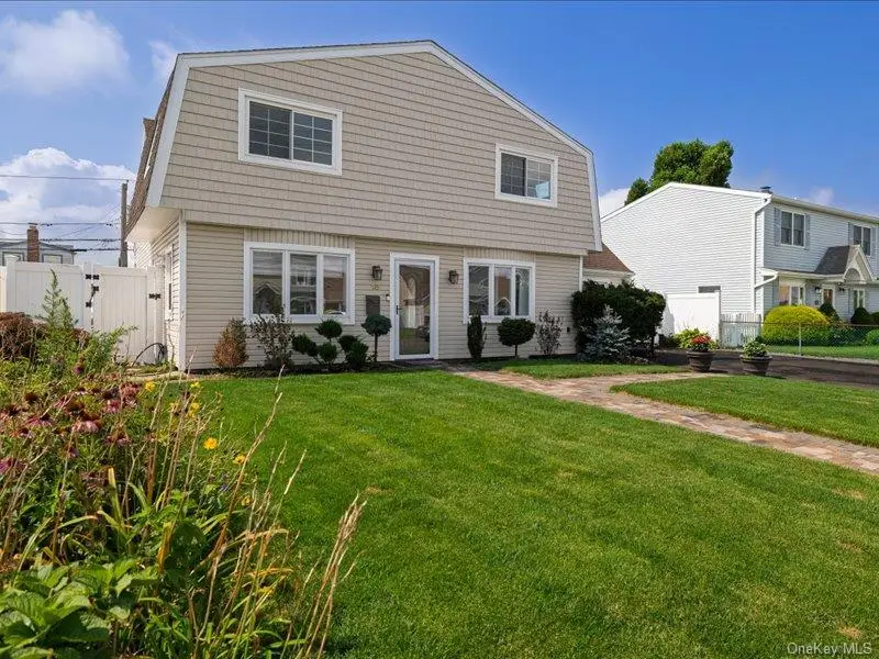 18 Old Farm Road, Levittown, NY 11756 - #2