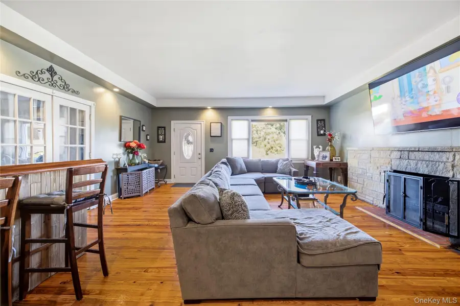619 S 6th Street, Lindenhurst, NY 11757 - #3