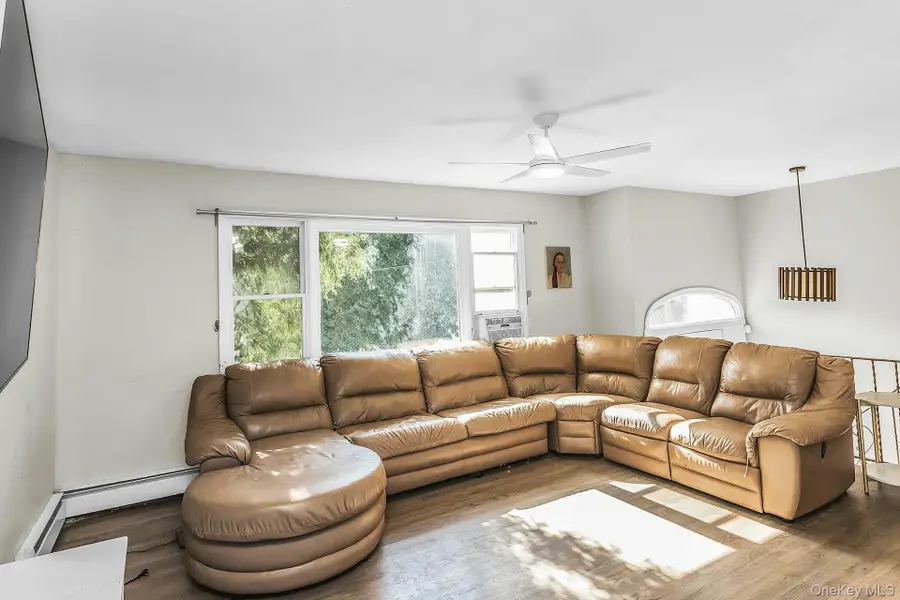 1 Karen Court, Bayville, NY 11709 - #3