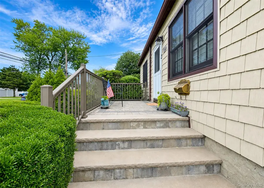 823 5th Street, West Babylon, NY 11704 - #2