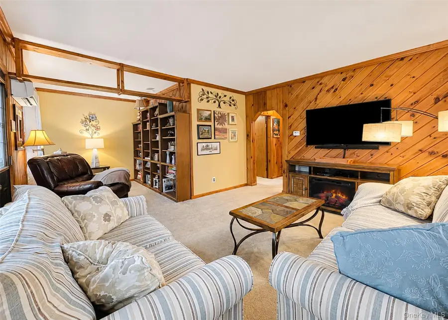 823 5th Street, West Babylon, NY 11704 - #3