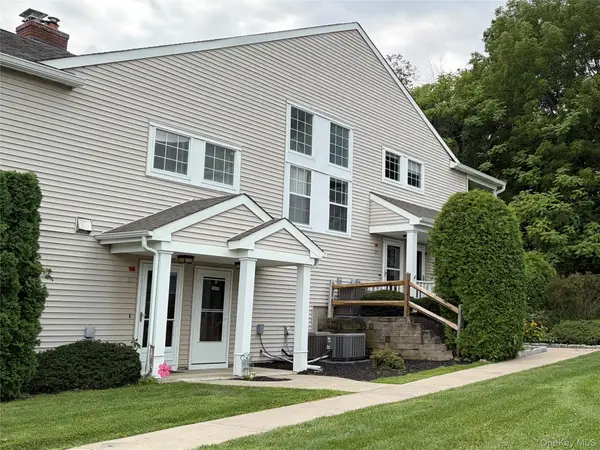 19 The Knolls, Warwick, NY 10990