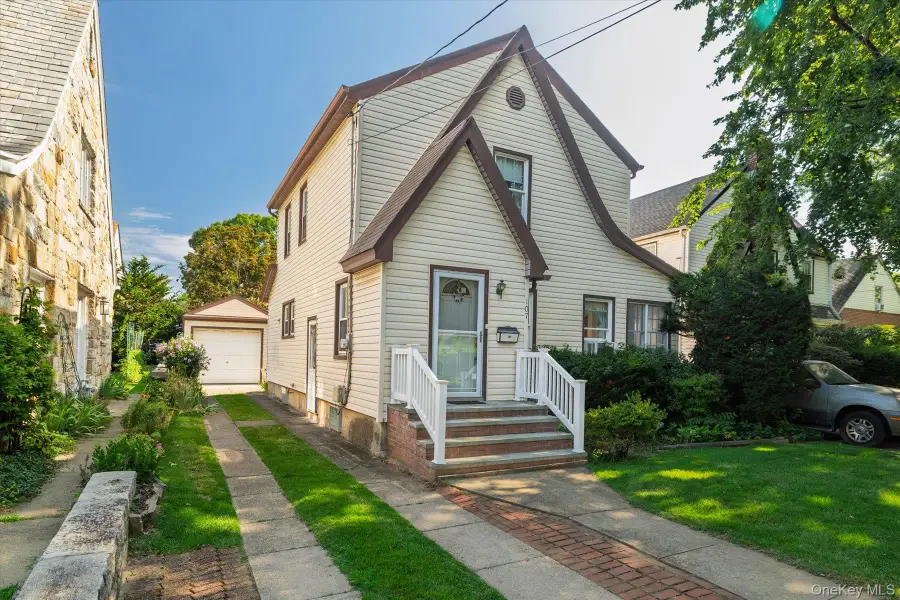 107 Cherry Street, Floral Park, NY 11001 - #3