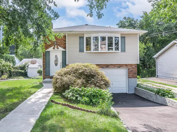 12 3rd Avenue, Port Washington, NY 11050