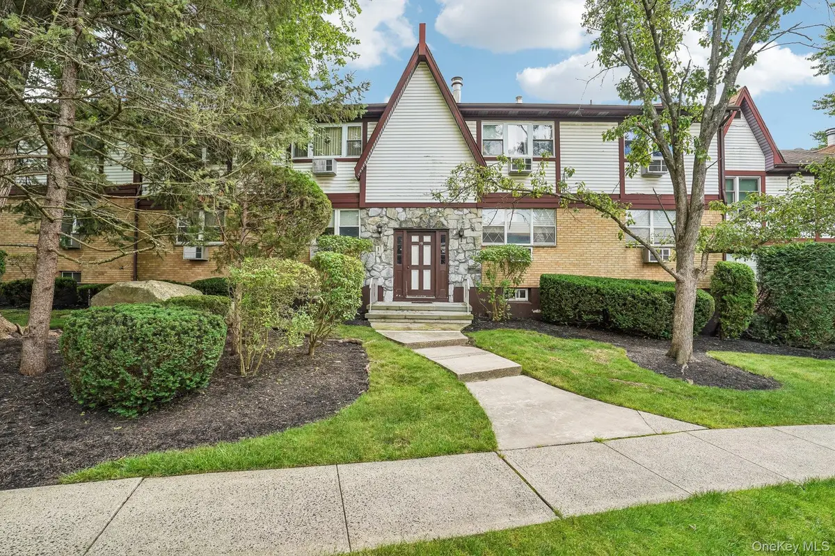 19 Somerset Drive, Suffern, NY 10901 - #1