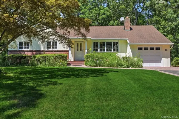 89 Burton Lane, Commack, NY 11725
