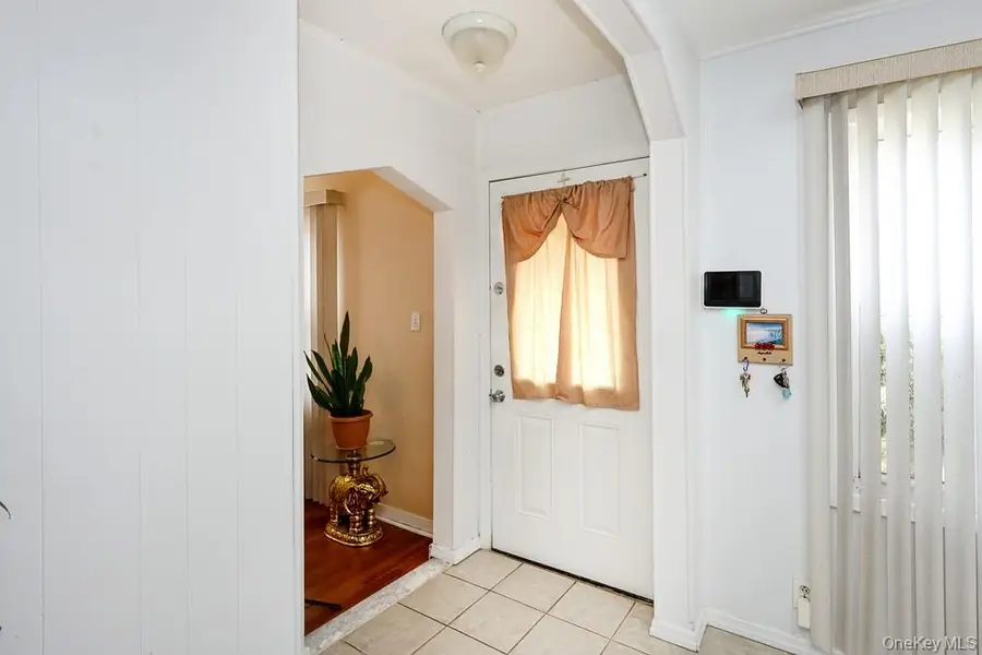 7 Catherine Court, Elmont, NY 11003 - #2