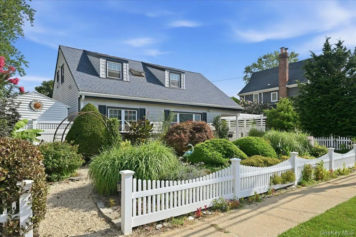 25 Rhode Island Avenue, Massapequa, NY 11758 - #1