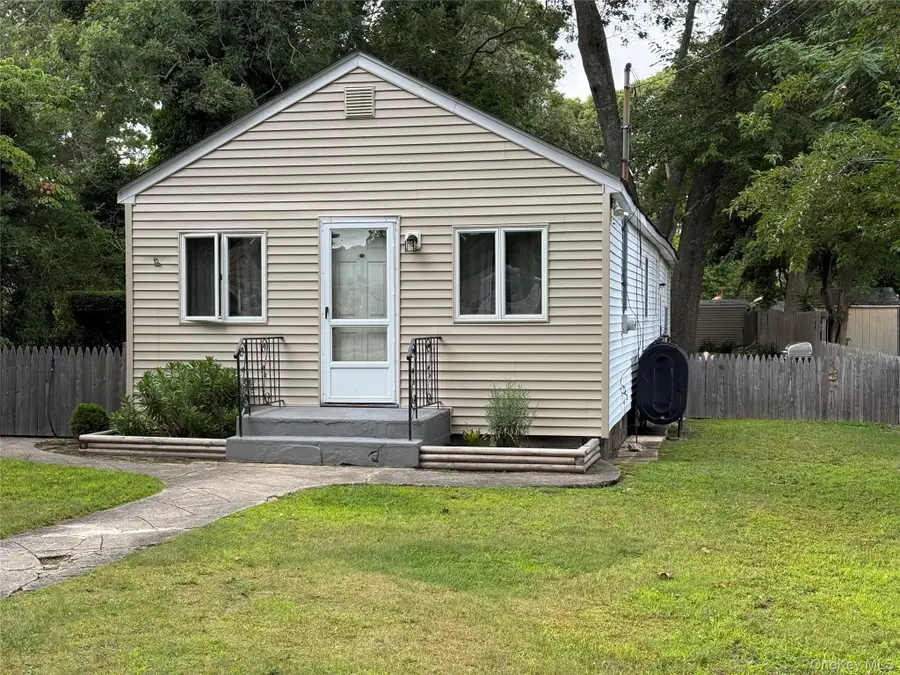 29 Maplewood Avenue, Selden, NY 11784 - #3