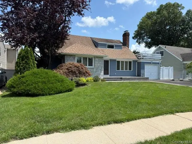 1321 Surrey Lane, Rockville Centre, NY 11570 - #1