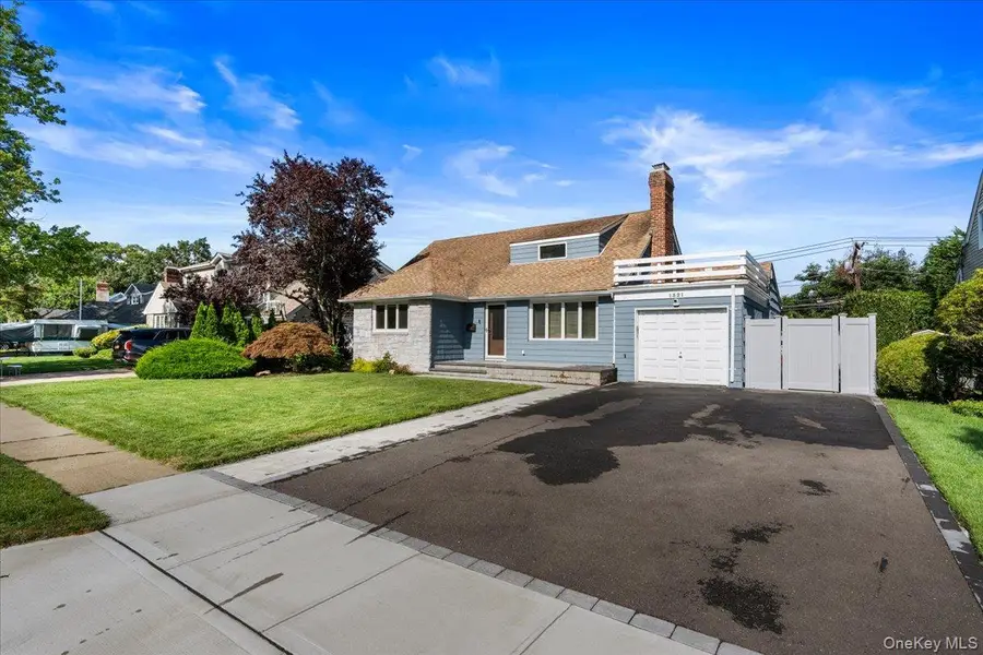 1321 Surrey Lane, Rockville Centre, NY 11570 - #2