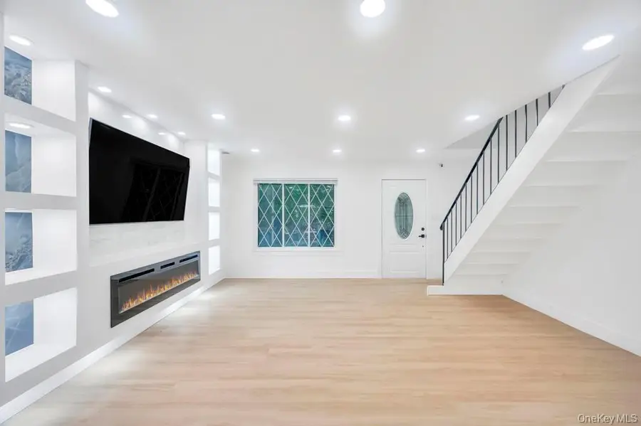 6 Amesworth Court, Middle Island, NY 11953 - #2