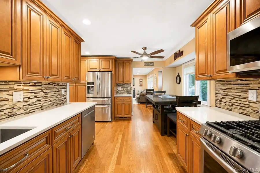 18 Cornell Lane, Hicksville, NY 11801 - #2