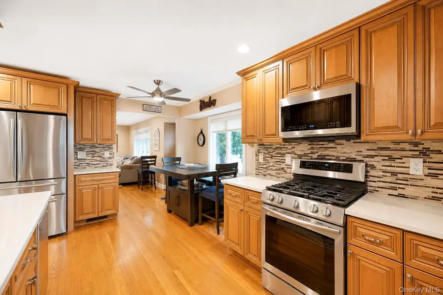 18 Cornell Lane, Hicksville, NY 11801 - #3