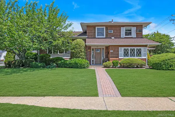 430 Violet Street, Massapequa Park, NY 11762