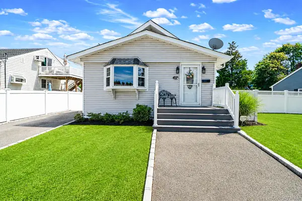 111 Liberty Avenue, Lindenhurst, NY 11757
