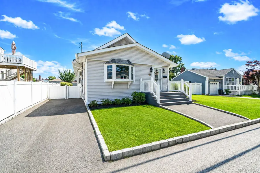 111 Liberty Avenue, Lindenhurst, NY 11757 - #2