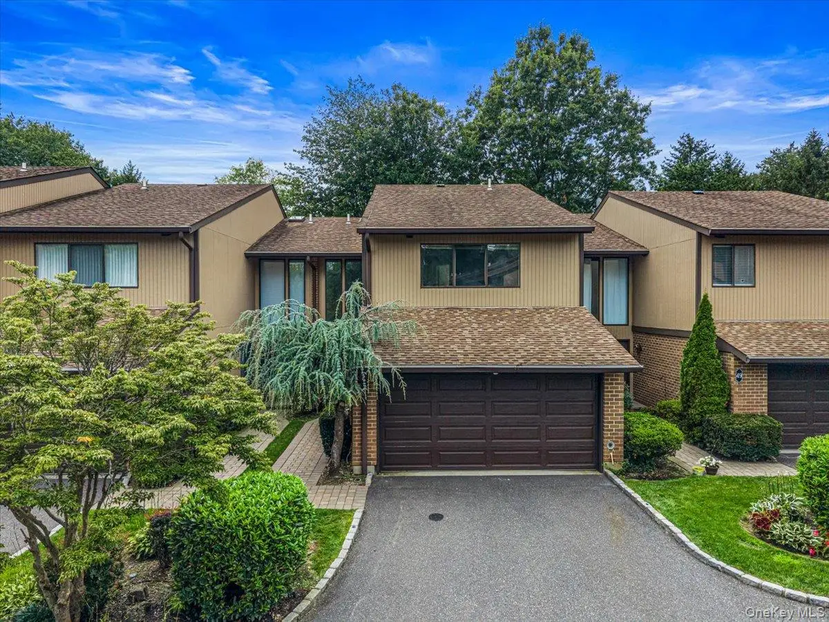 48 Wimbledon Drive, Roslyn, NY 11576 - #1