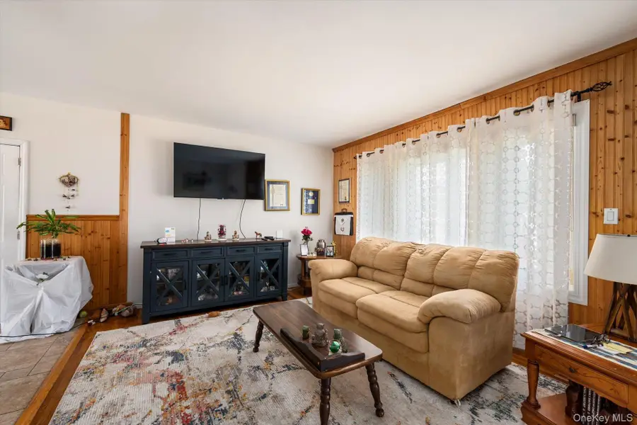 2707 Gull Avenue, Medford, NY 11763 - #3