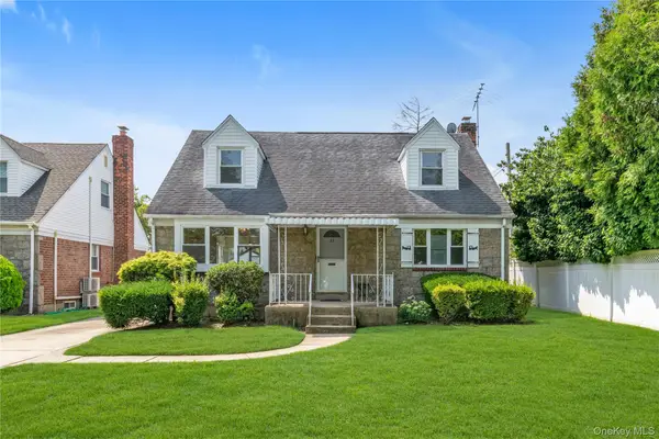 33 Michael Lane, New Hyde Park, NY 11040