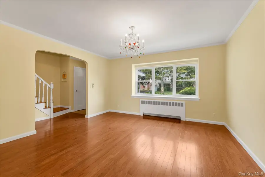 33 Michael Lane, New Hyde Park, NY 11040 - #3