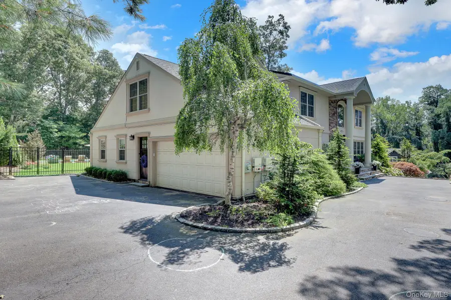4 Jason Court, Dix Hills, NY 11746 - #3