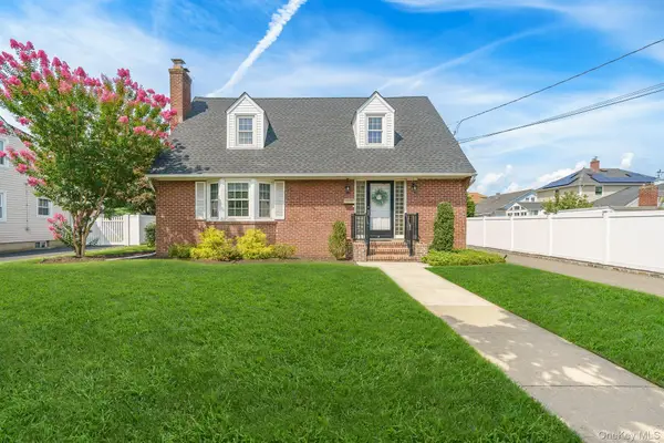 228 Van Cott Avenue, Farmingdale, NY 11735