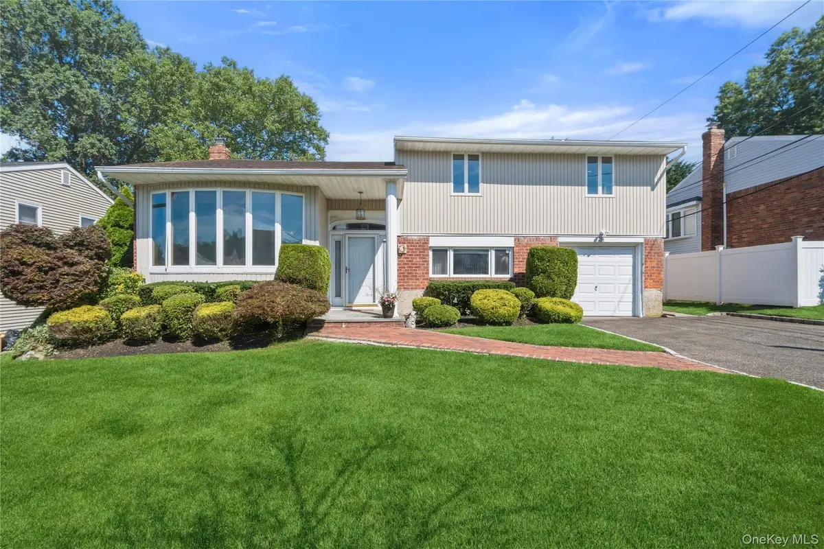 19 Jody Lane, Plainview, NY 11803 - #1