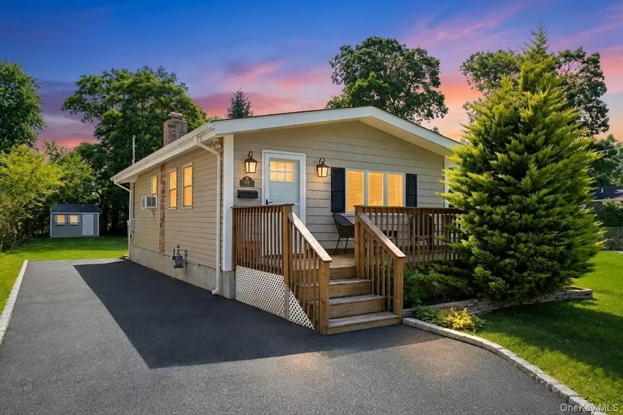 65 Hawthorne Avenue, West Babylon, NY 11704 - #2