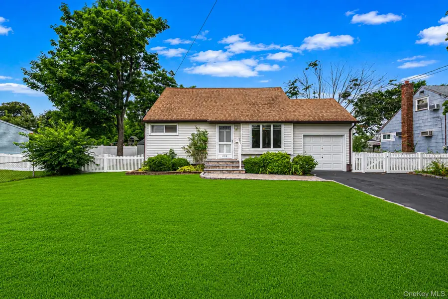 236 36th Street, Lindenhurst, NY 11757 - #2
