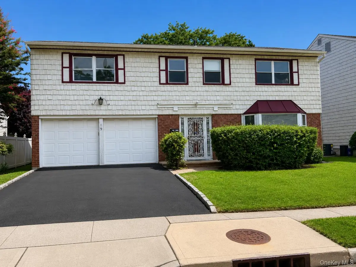 19 Valley Greens Drive, Valley Stream, NY 11581 - #1