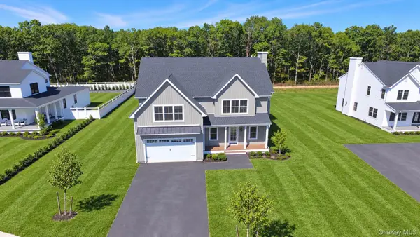 11 Colonels Path, Manorville, NY 11949