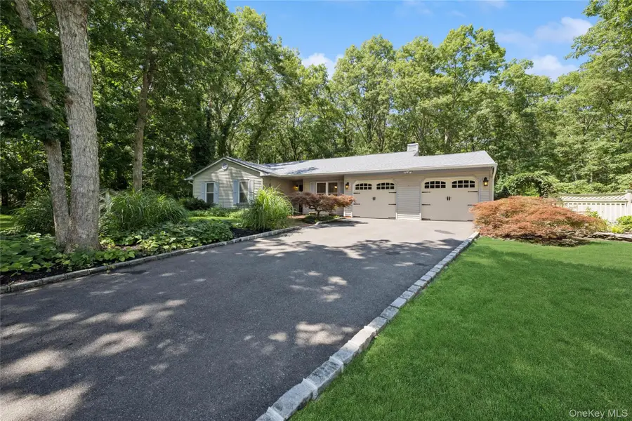 9 Grove Avenue, Coram, NY 11727 - #3