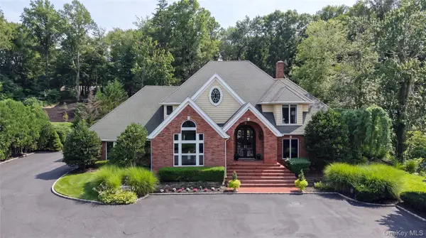 589 Caledonia Road, Dix Hills, NY 11746