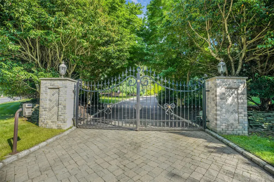 589 Caledonia Road, Dix Hills, NY 11746 - #3