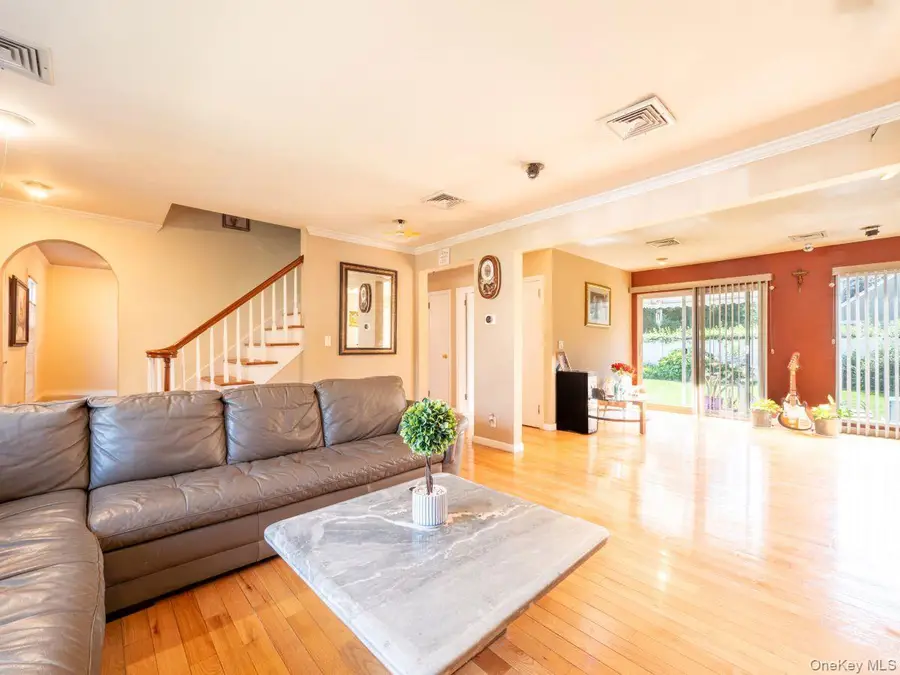 295 Ivy Avenue, Westbury, NY 11590 - #3