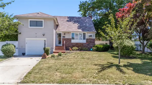15 Ford Drive W, Massapequa, NY 11758