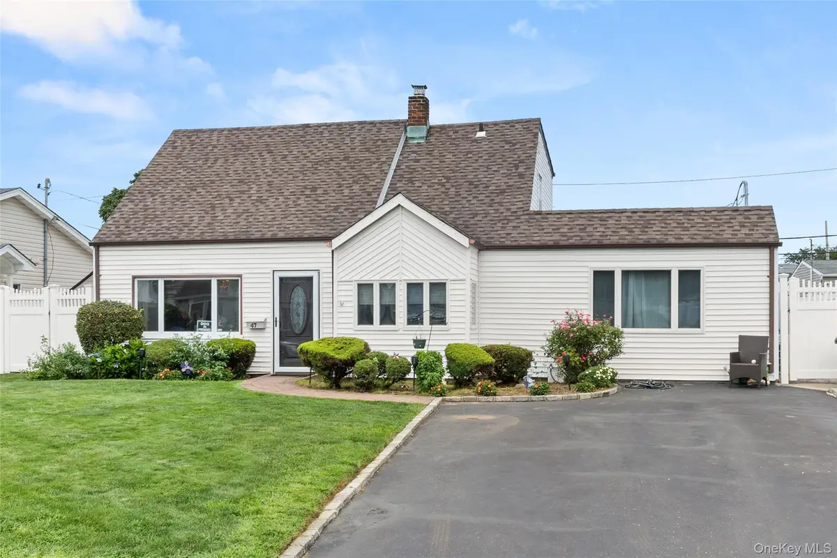47 Cove Lane, Levittown, NY 11756 - #1