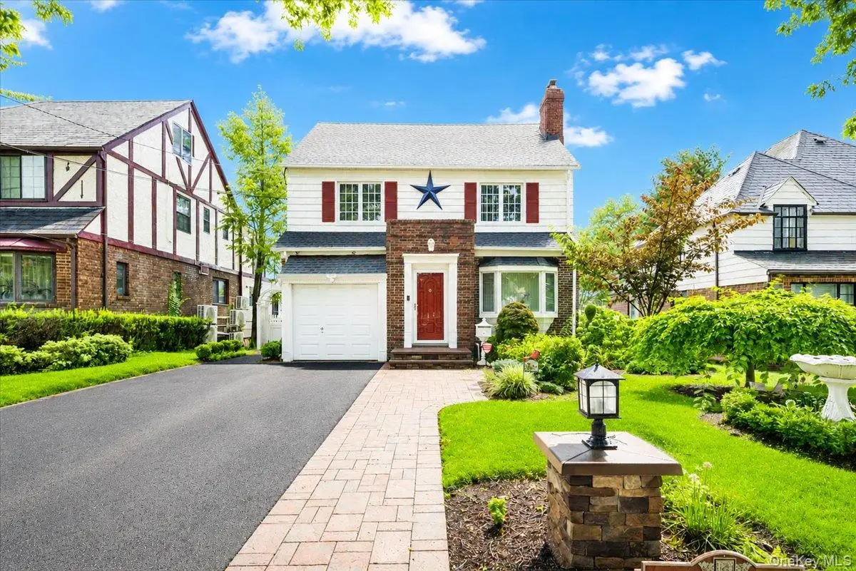 17 Piccadilly Downs, Lynbrook, NY 11563 - #1