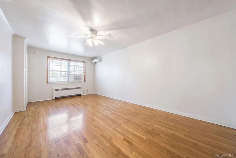 6726 Utopia Parkway, Fresh Meadows, NY 11365 - #3