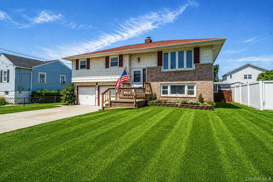 8 Wilson Place, Lindenhurst, NY 11757 - #2